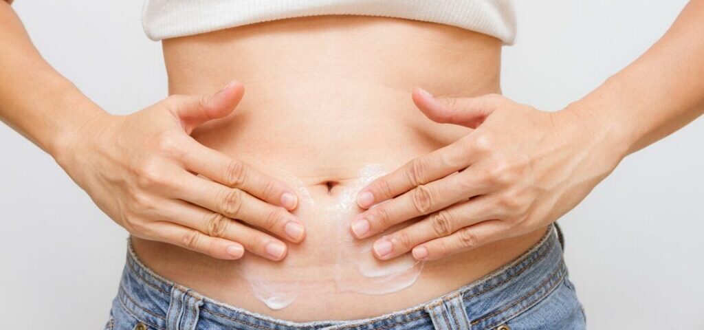 Comment puis-je retendre la peau de mon ventre qui est relâchée après la grossesse ?