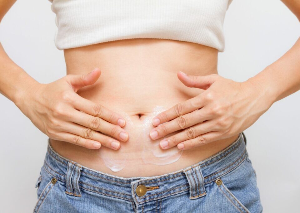 Comment puis-je retendre la peau de mon ventre qui est relâchée après la grossesse ?