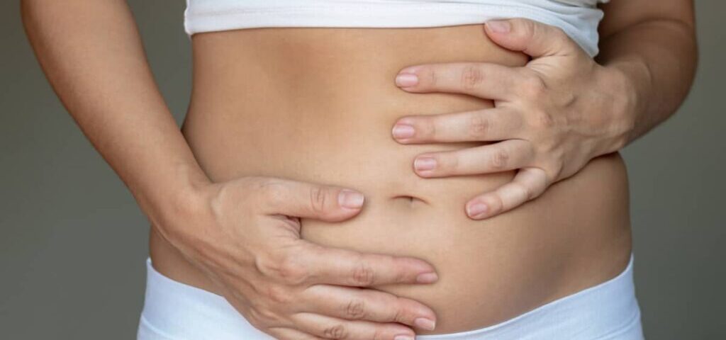 Quel est le traitement pour la distension abdominale ?